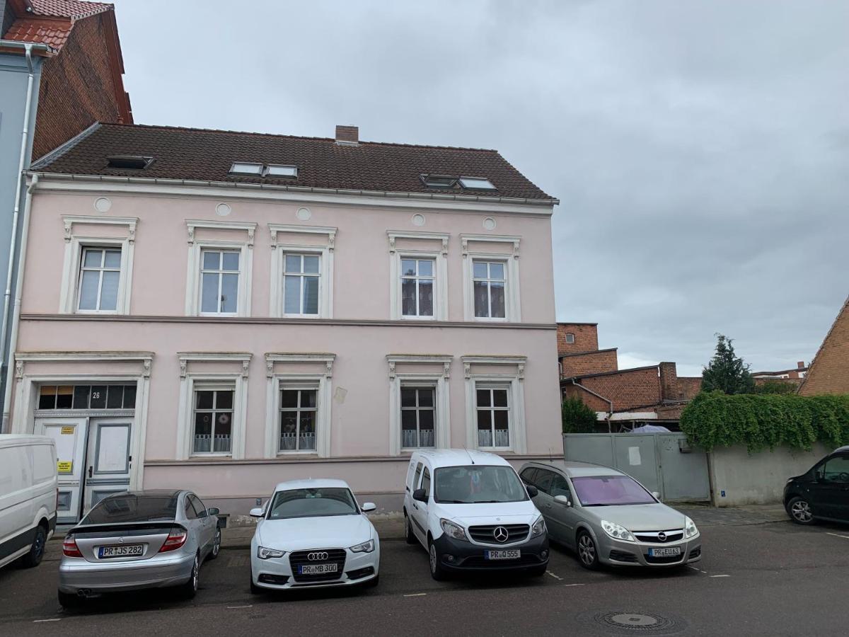 Best-Preis -Gold Suite- Mit Netflix, Self-Check-In, Ebike Ladestation, Fahrradraum, Wlan, Netflix Und Massagesessel - Direkt Am Elberadweg Im Herzen Von Wittenberge Zewnętrze zdjęcie